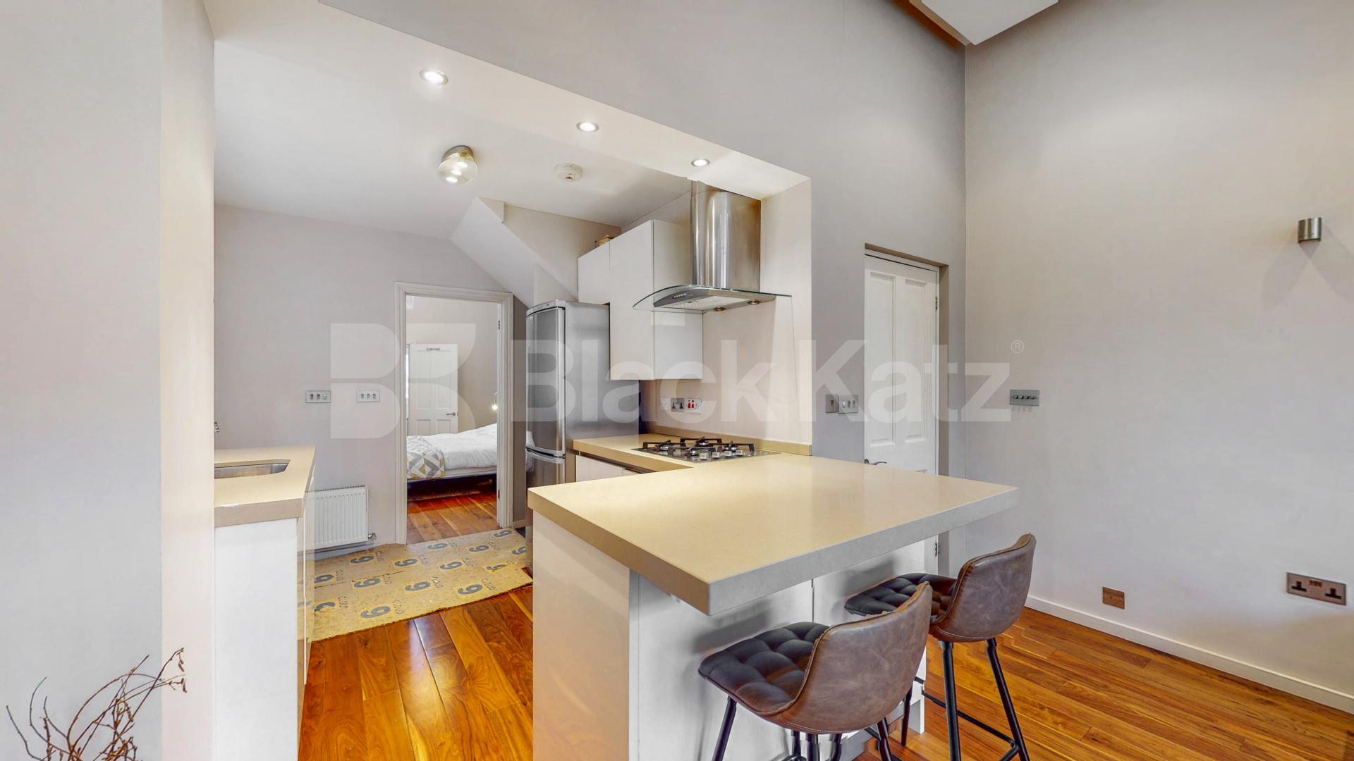 Modern Garden Flat Compayne Gardens, South Hampstead